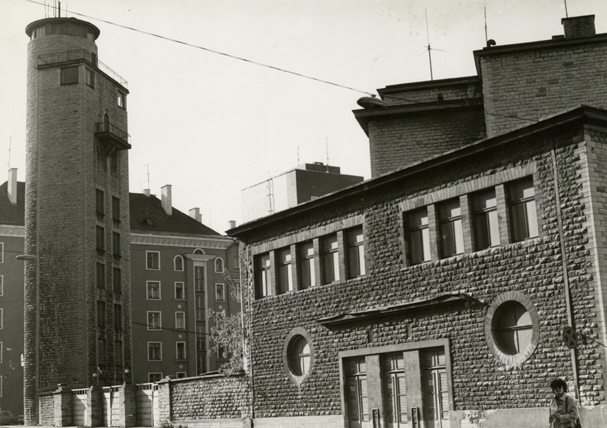 Raua tn tuletõrjehoone Tallinnas, vaade Pronksi tn poolt. Arhitekt Herbert Johanson