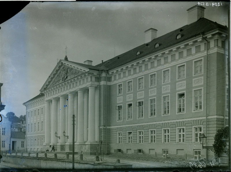 Tartu Ülikool Jaani tänavas.