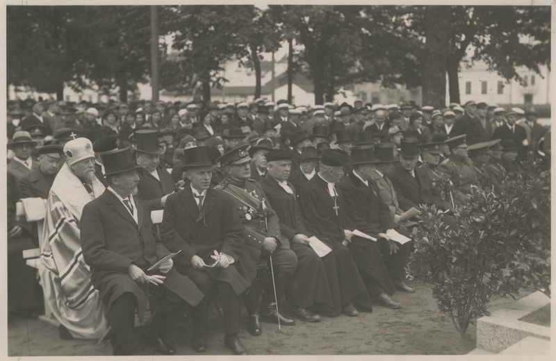 Vabadussõjas langenute mälestussamba avamine Tartu Pauluse surnuaial