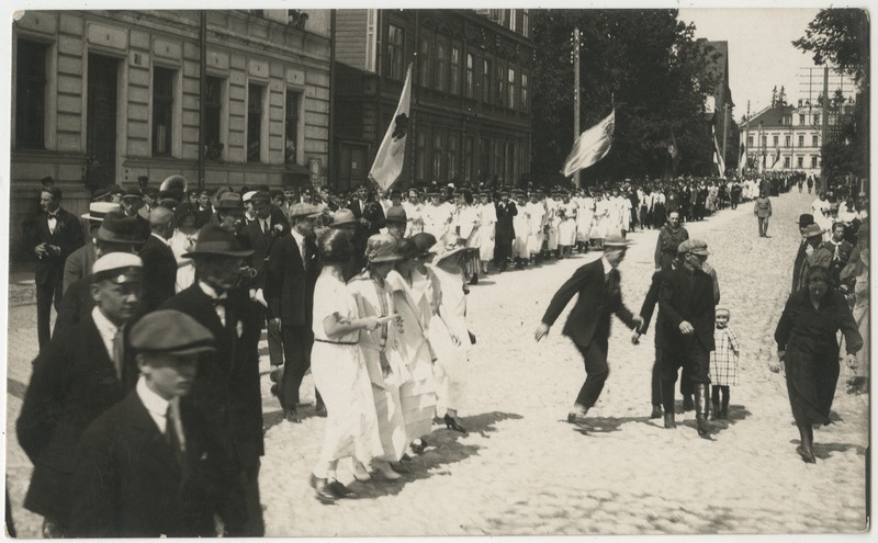 Noorsoo Karskusliikumise paraad Tartu kesklinnas