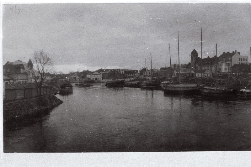 Vaade Kivisillalt Emajõele.