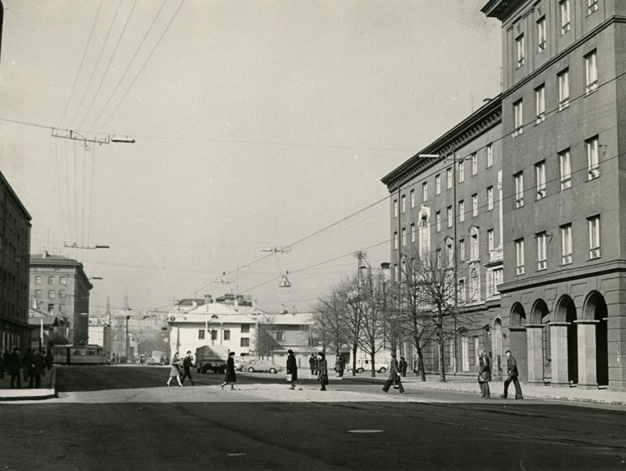 ETKVL haldushoone Tallinnas. Ehitustööd. Arhitektid Mart Kalling, Olga Bruns
