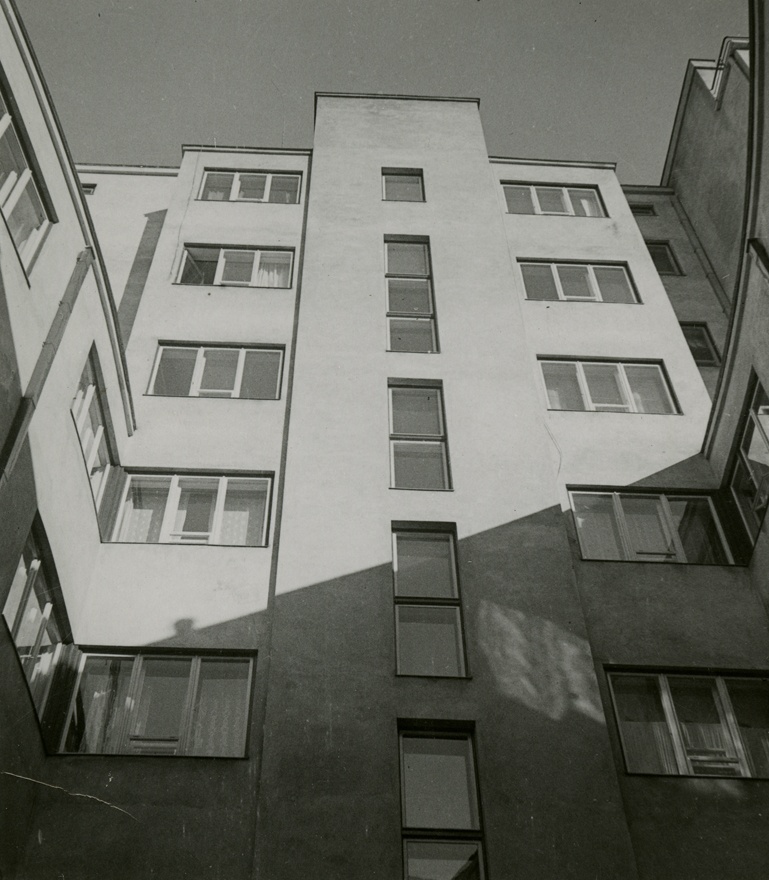 Urla maja Tallinnas, trepikoja detail õuelt. Arhitekt Eugen Habermann