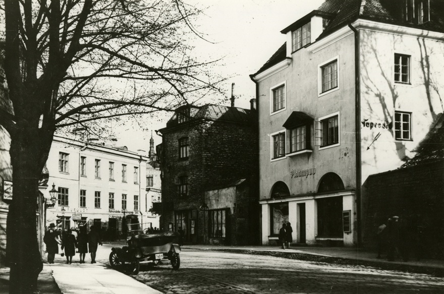 Kauplusega korterelamu Tallinna vanalinnas Nunne tn, hoone vaade. Arhitekt Erich Jacoby