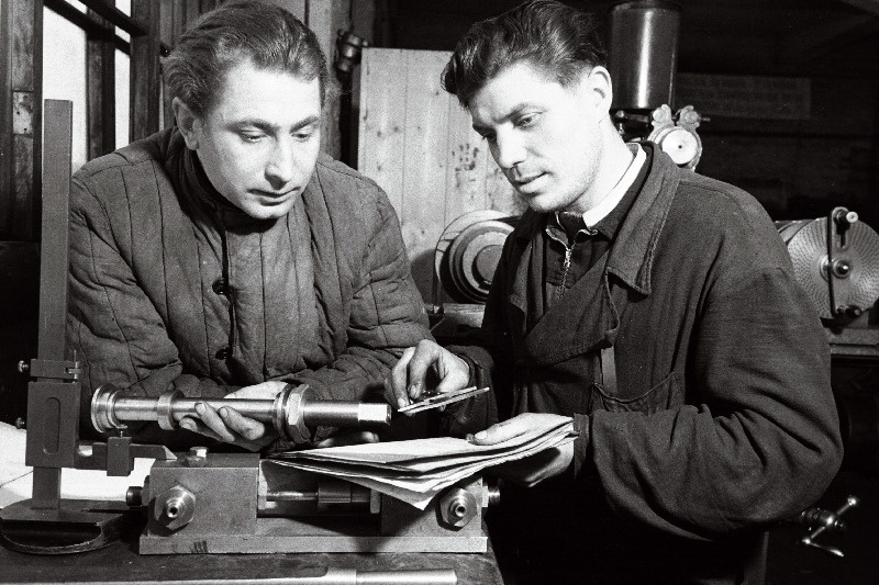 Maardu Keemiakombinaadi ratsionaliseerijad E. Uustalu ja B. Muhhin.