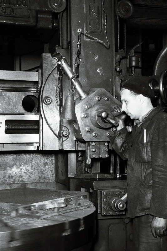 Tallinna Masinaehitustehase mehaanikatsehhi eesrindlik tööline L. Kasvandik.