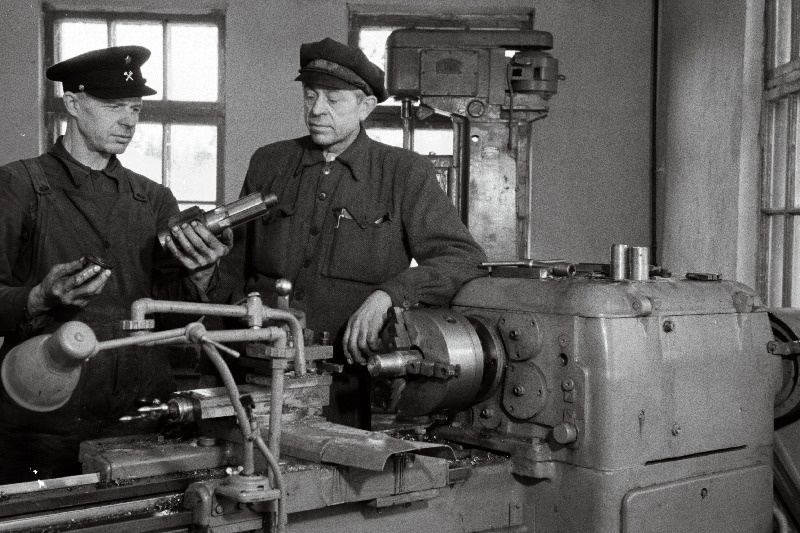 Risti masina-traktorijaama uus remonditöökoda.