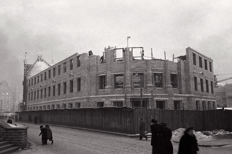 Ehitus Harju ja Müürivahe tänava nurgal.