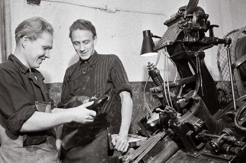 Jalatsitööstuse Aktiiv põhjatsehhi eesrindlased Toivo Virronen (vasakul) ja Heino Topkin.