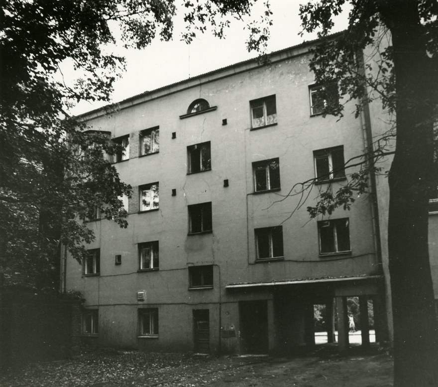 Korterelamu Tallinnas, vaade hoone tagaküljele. Arhitekt Eugen Habermann