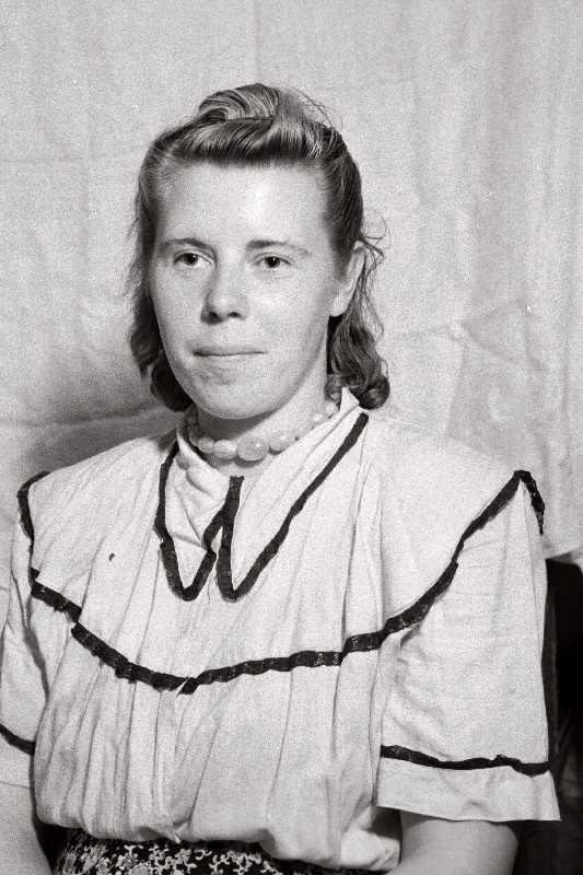 Lihula rajooni Edu kolhoosi lüpsja-karjatalitaja Leida Härmsalu.