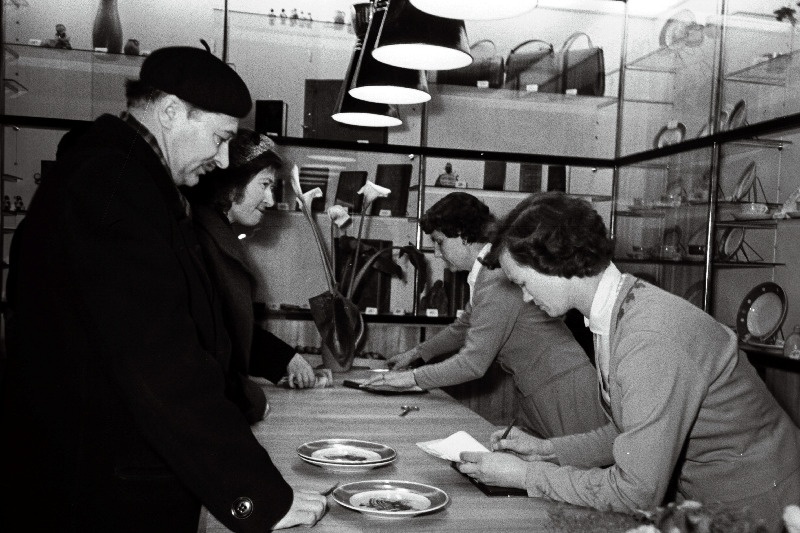 Eesti NSV Kunstitoodete Kombinaadi uus salong.