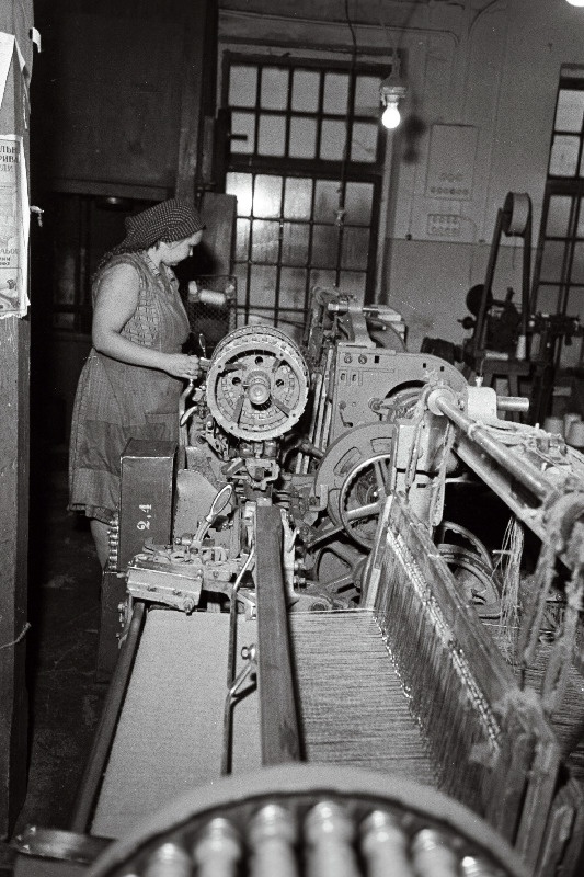 Viljandi Linaketramise- ja Kudumisvabriku töötaja Meta Puks.