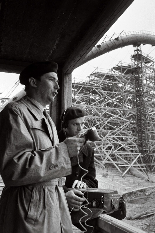 Eesti Raadio reporter Ivar Trikkel annab reportaaži ehitustöödest.