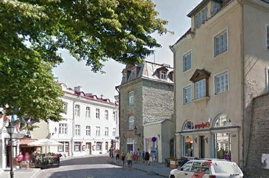 Kauplusega korterelamu Tallinna vanalinnas Nunne tn, hoone vaade. Arhitekt Erich Jacoby rephoto