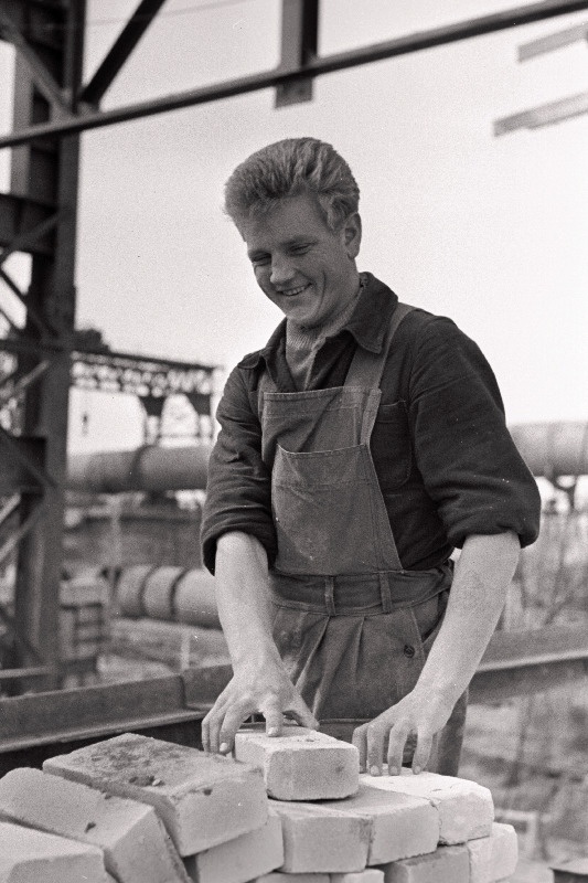 Müürsepp Rein Ilves tsemenditehase Punane Kunda ehitusel.