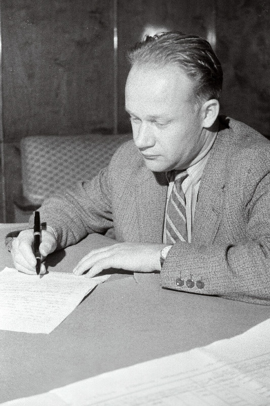 Tallinna Vineeri- ja Mööblivabriku parteikomitee mittekoosseisuline instruktor Reinhold Roosik.