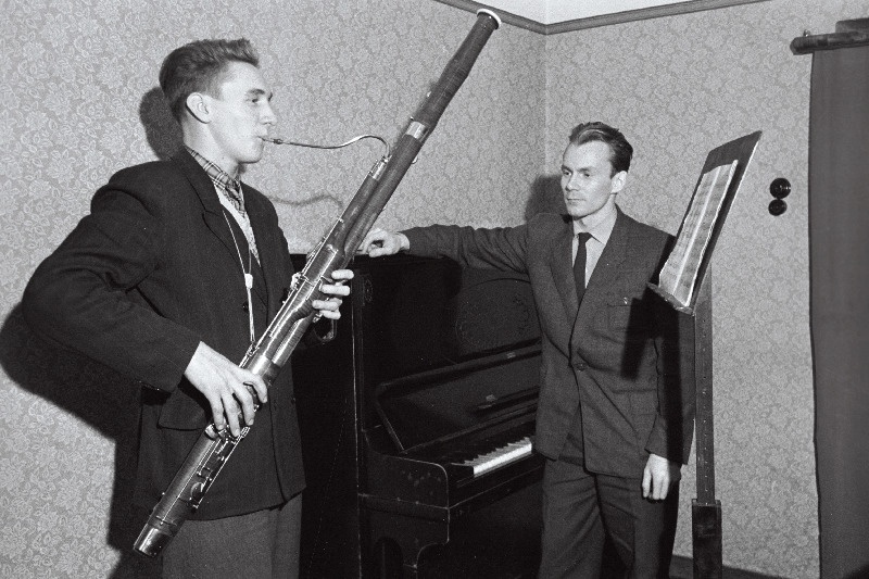 Tallinna Muusikakooli fagotieriala õpilane Madis Schmidt õpetaja Rein Olsperdiga tunnis.