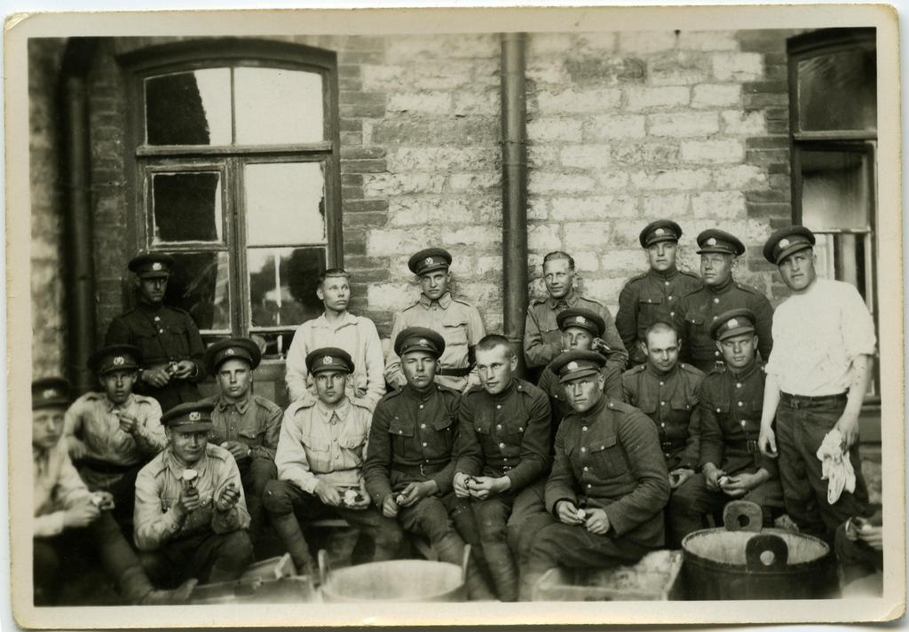 Tallinnas 1940. a. kevadel. Sidepataljoni sõdurid.