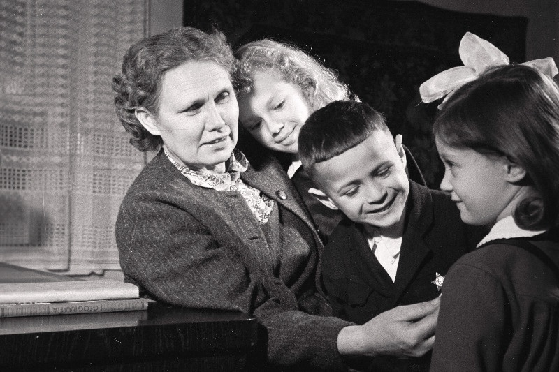 Sotsialistliku töö kangelane Saku 8-klassilise Kooli direktor Anna-Elvira Järv.