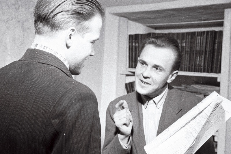 Jõgeva rajooni Adavere näidissovhoosi kommunistlike noorte algorganisatsiooni sekretär Meido Sõlg (vasakul) ja kommunistlik noor Aare Liibek.