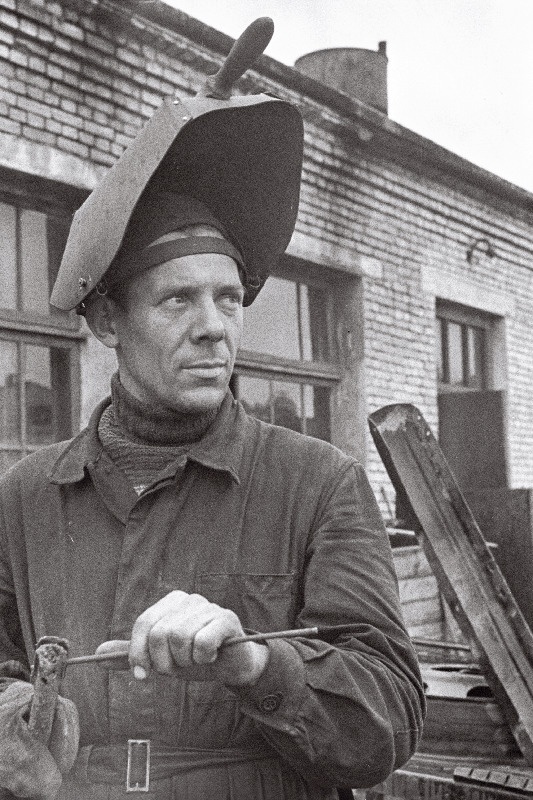 Kuusalu Remonditehase lukksepp, ratsionaliseerija Sulev Raamat.