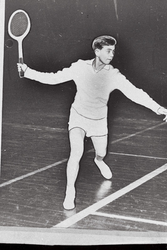 Tennisist Rein Parmas Tallinna ja Vilniuse tennisistide vahelisel kohtumisel võistlemas.