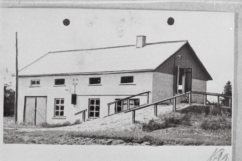 Pärnu rajooni Sakala kolhoosi mehhaniseeritud viljakuivati.