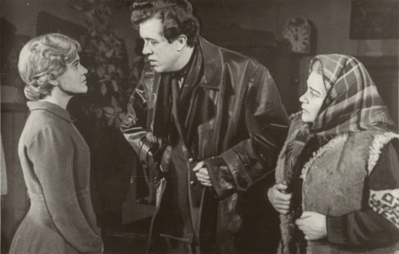 Stseen J. Smuuli näidendist "Lea" RT Vanemuises. Lea - H. Elviste, Esko Trahter - E. Koppel, ema - H. Sooper.