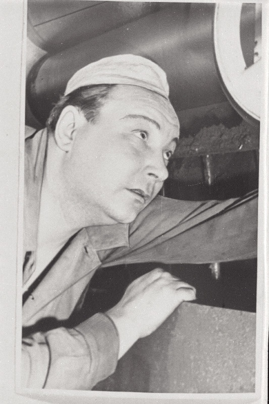 Kondiitritoodete vabriku Uus Kalev ratsionaliseerija kompvekitsehhi valvelukksepp Evald Malm.