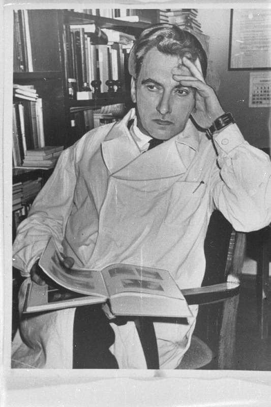 NSV Liidu Ülemnõukogu saadik Vabariikliku Struumatõrje Dispanseri peaarst Vladimir Paškov peale autasustamist Lenini ordeniga.