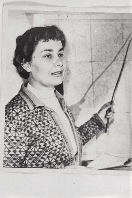 Keila rajooni ajalehe Kollektiivne Töö põllumajandusosakonna juhataja Pärna kolhoosi propagandist Ellen Teetlaus.