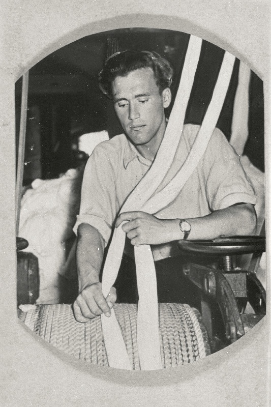 Sindi Tekstiilivabriku 1. Detsember pleegitaja Martin Miilberg tuli Eesti NSV I noorsoofestivalil esikohale bassilauljana.