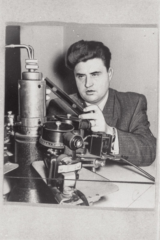 Tehniliste teaduste kandidaat J. Hint.