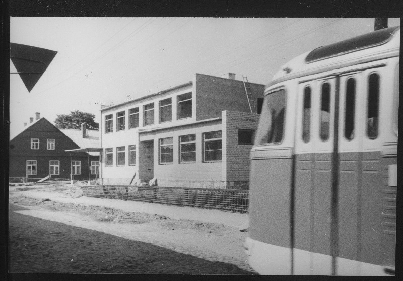 Uus teenustööde paviljon Kingissepas.