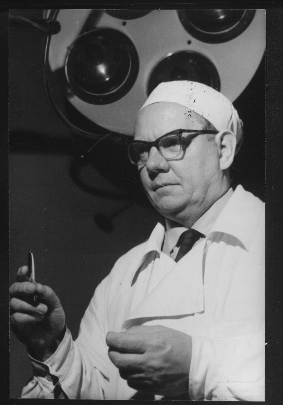 Tartu Vabariikliku Kliinilise Haigla peaarst, TRÜ neuroloogia kateedri juhataja dotsent Ernst Raudam.