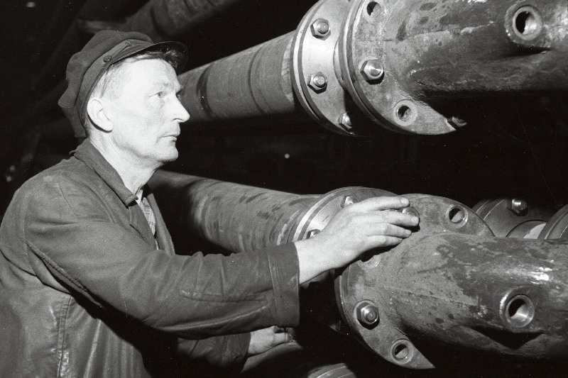 Tallinna Masinatehase lukksepp, Tööpunalipu Ordeniga autasustatud Eesti NSV teeneline ratsionaliseerija Hans Liblik.