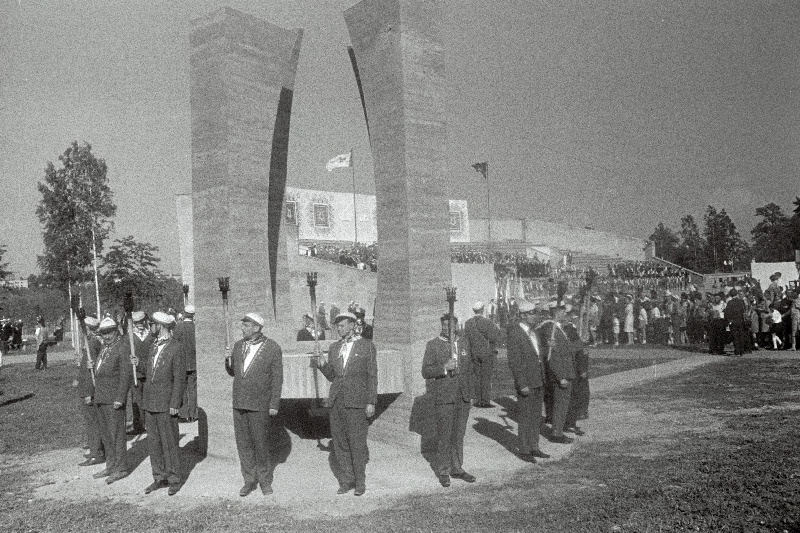 Üldlaulupeo tule süütamise tseremoonia Tartu juubelilaulupeol