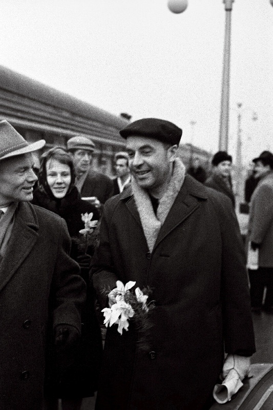 Tšehhoslovakkia Sotsialistliku Vabariigi Praha Teatriinstituudi kateedrijuhataja professor K. Krausi vastuvõtt Balti jaamas.