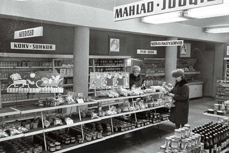 Kunderi tänaval asuva ETKV-i kaupluse nr. 10 sisevaade.