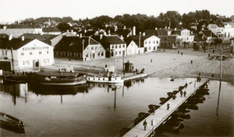 Vaade Holmi tänava kohalt Uueturu suunas. (Hooned hävisid juulis 1941.)
