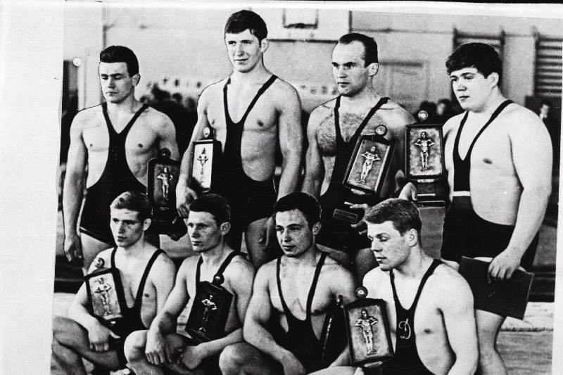 G. Lurichi 13. mälestusvõistluste võitjad klassikalises maadluses (1. rida vasakult): K. Nõmmeloo, V. Eidemiller, J. Loškin, V. Olumets. Seisavad: E. Udam, J. Zelis, V. Kirt ja A. Svilikov.