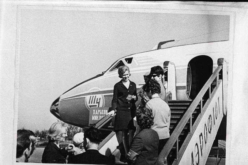 Reisijad asuvad Tallinna Lennujaamas lennuki TU-124 pardale.