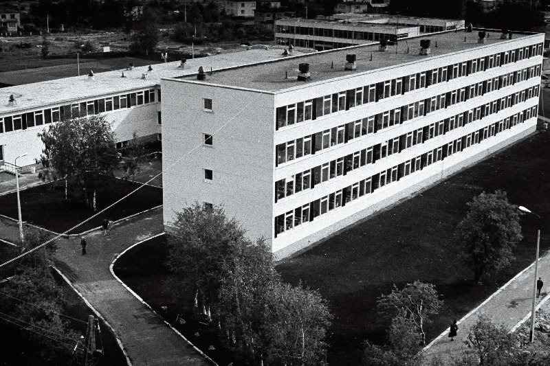 Vaade Tallinna 32. keskkoolile Mustamäel.