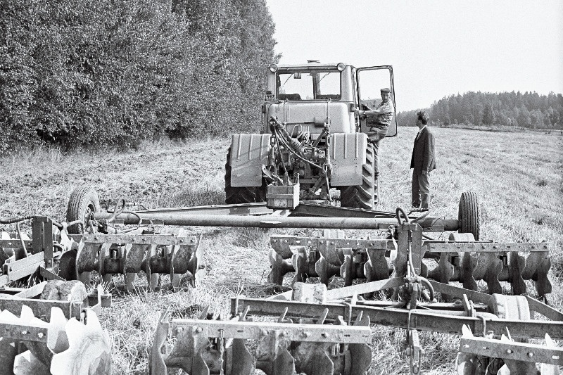 Kõrrekoorimine Veriora sovhoosi põllul.