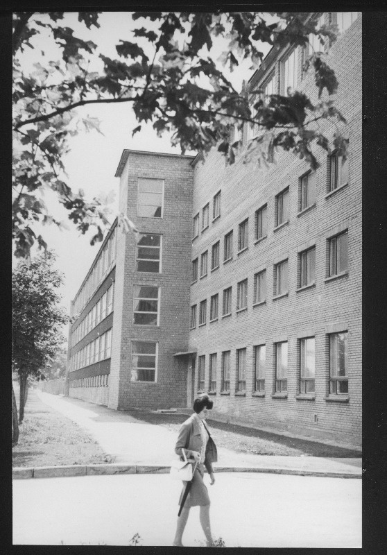 Tallinna Kunstitoodete kombinaadi uus tootmishoone Pärnu maanteel.