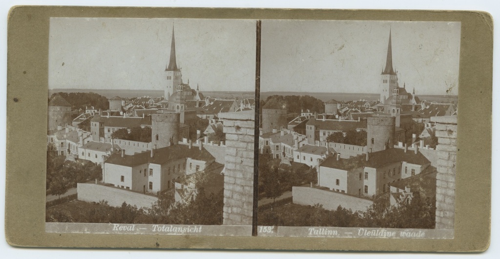 Tallinn, vaade Toompealt kirde suunas, taga Oleviste kirik.