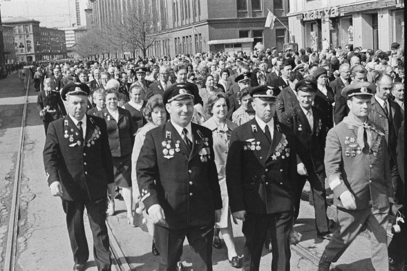 Fašismi üle saavutatud võidu 30. aastapäeva tähistamise paraad.