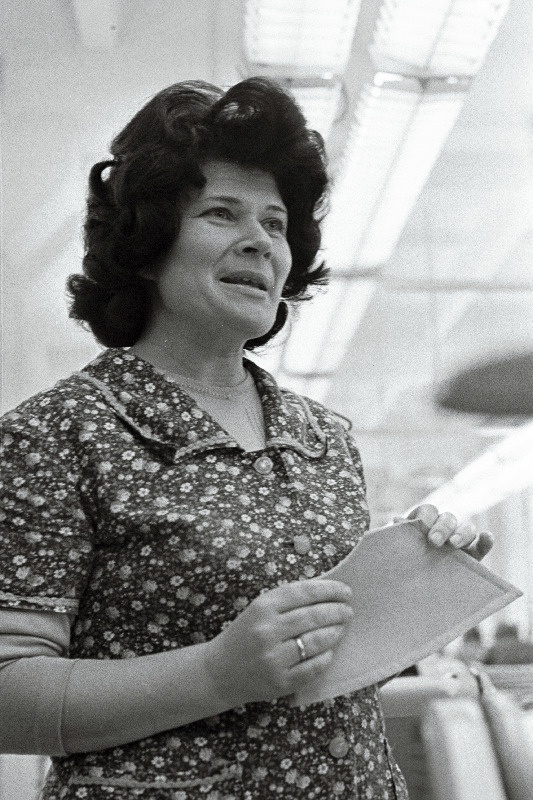 V. Klementi nimelise õmblustootmiskoondise brigadir Gerda Lobjakas.