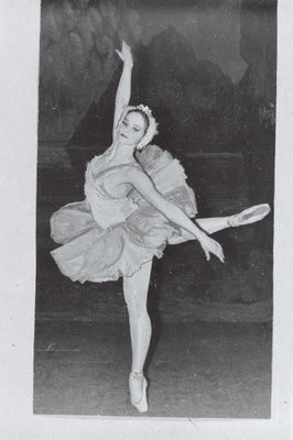 Stseen P. Tšaikovski balletist Luikede järv RAT Estonias. Odette - Tiiu Randviir.  duplicate photo